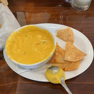 Not very appetizing queso. It tasted like it was from a can.