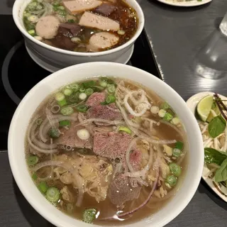 P13. Pho Tai Nam Gau Gan Sach