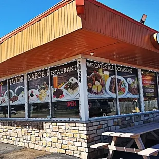the outside of the restaurant