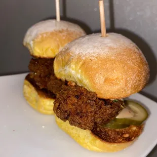 chicken sliders with aioli and pickles on potato bun