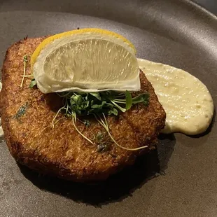 crab cake w caper aioli