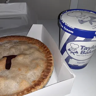 Cherry pie mmmmmm and Vanilla ice cream is sooo Fire!!! The best around!!