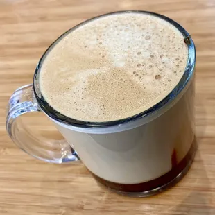 Mocha coffee BEFORE stirring. Glass/plastic cup. Handle never got hot while cup stayed hot. Very nice! Delicious!