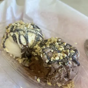 I would order again! Yummy Sundae with nuts (eight ice cream flavors)