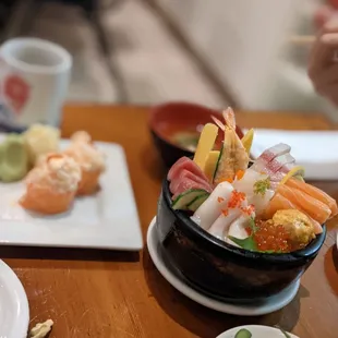 Chirashi bowl & salmon-scallop sushi