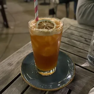 a glass of iced tea with a slice of lemon