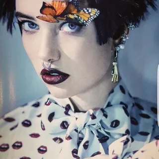 Lo L.