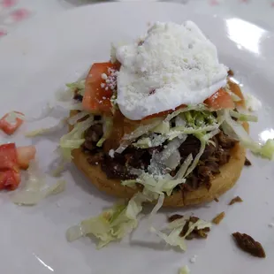 Sope de carne asada