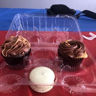 Cupcakes and macaron
