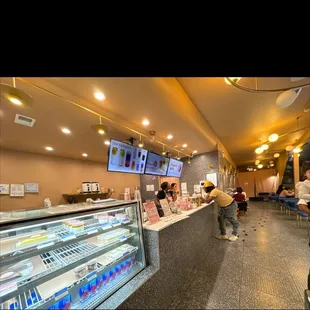 Super cute, friendly, fast and amazing boba! Definitely a place to check out.