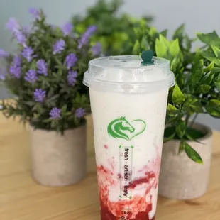 Strawberry Vanilla Storm (Vanilla smoothies w real Strawberries)