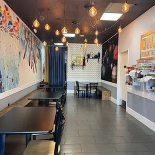 ws the interior of the restaurant