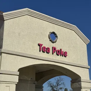 ws the entrance to the store