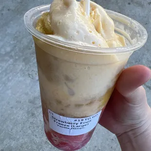 False advertisement of a Gunther's 50/50. Strawberry freeze, mango freeze and off brand vanilla ice cream. Don't waste your money here!!!