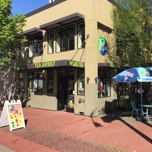 the outside of a restaurant