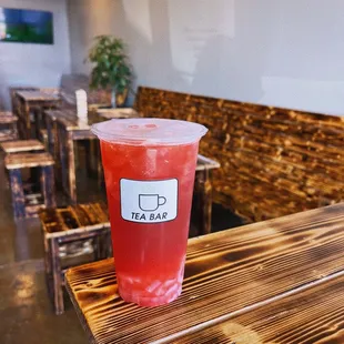Strawberry tea w/lychee jelly