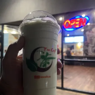 Avocado Smoothie W/lychee Jello