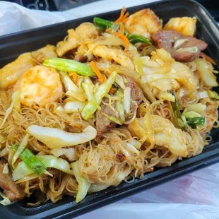 Chow Mein (thin noodles) with Combination meat &amp; shrimp