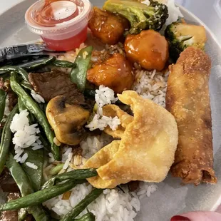 General Tsos Chicken ( ) Beef with String Bean ()  Pork Egg Roll () Crab Rangoon ()  Added mushrooms and snow peas to beef dish