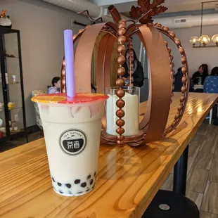 Tasty, milky black tea with chewy bubbles.