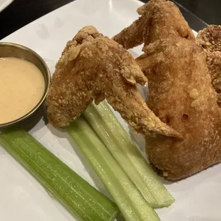 CRISPY GARLIC WINGS