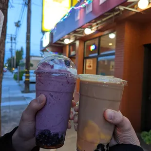 Blueberry smoothie and milk tea with boba and pudding