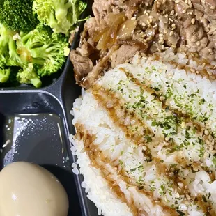 Chicken and Beef combo , Egg , Broccoli and Rice