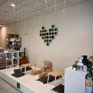 Lonely bear. Come cuddle with it!