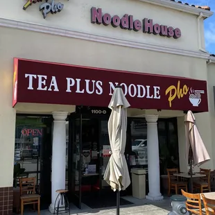 the outside of a restaurant