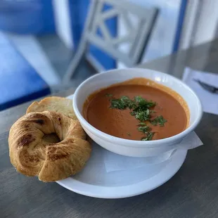 Coconut tomato soup with cragel on the side