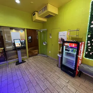 a vending machine and a vending machine
