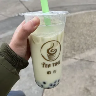 Jasmine milk tea with tapioca