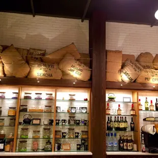 Tea-related decor