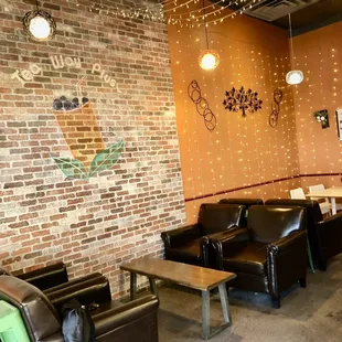 Great ambience, fun place with lightening fast wifi.