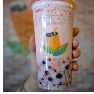 Pretty in Pink(Strawberry Pine Coconut Fresh Milk)