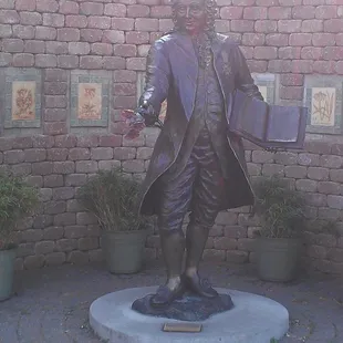 Linnaeus stands at the entrance and greets all visitors.