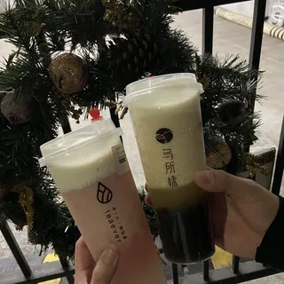 F4. Strawberry Banana Smoothie