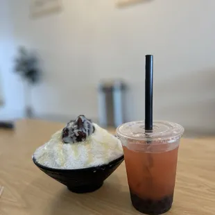 Red bean shaved ice &amp; strawberry yogurt green tea