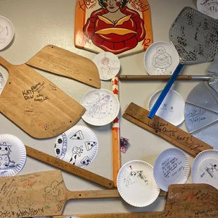 a variety of paper plates and paddles