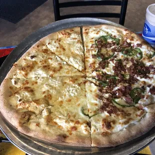 Jalapeño popper / white pizza