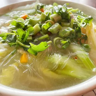 Glass noodle soup. Essentially gaeng woon sen. Yummy and fresh/crunchy