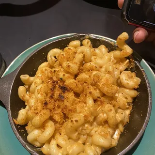 Cast Iron Baked Mac & Cheese