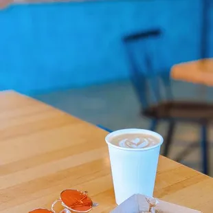 Gluten-free Cinnamon roll &amp; Flat white