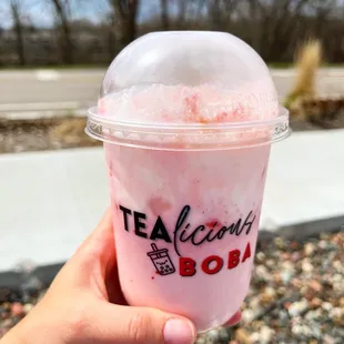 Strawberry creme brûlée latte (special)