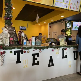 Amazing fruit teas!... great vibe inside too... and the customer service was amazing