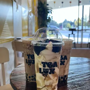 Boba drinks and soft tofu dessert
