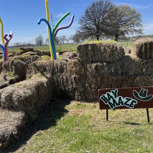 Hay maze