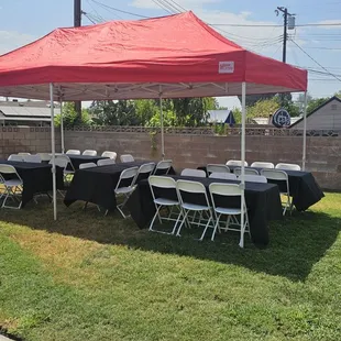 Table and chairs w/ canopy