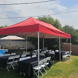 Table and chairs w/ canopy