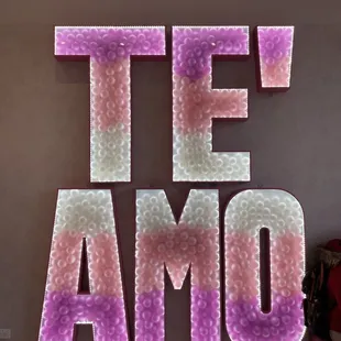 a neon sign that says te&apos;amo